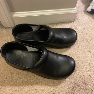 Women’s black leather dansko clogs